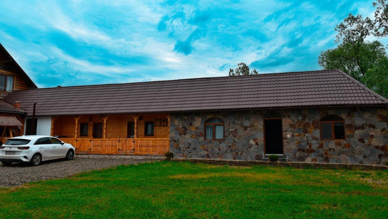 Acasa In Maramures Feresti Luaran gambar