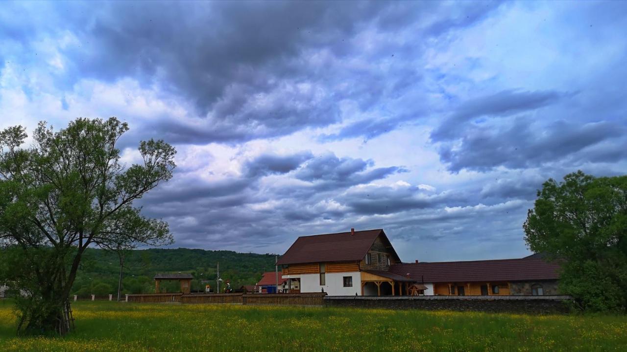 Acasa In Maramures Feresti Luaran gambar