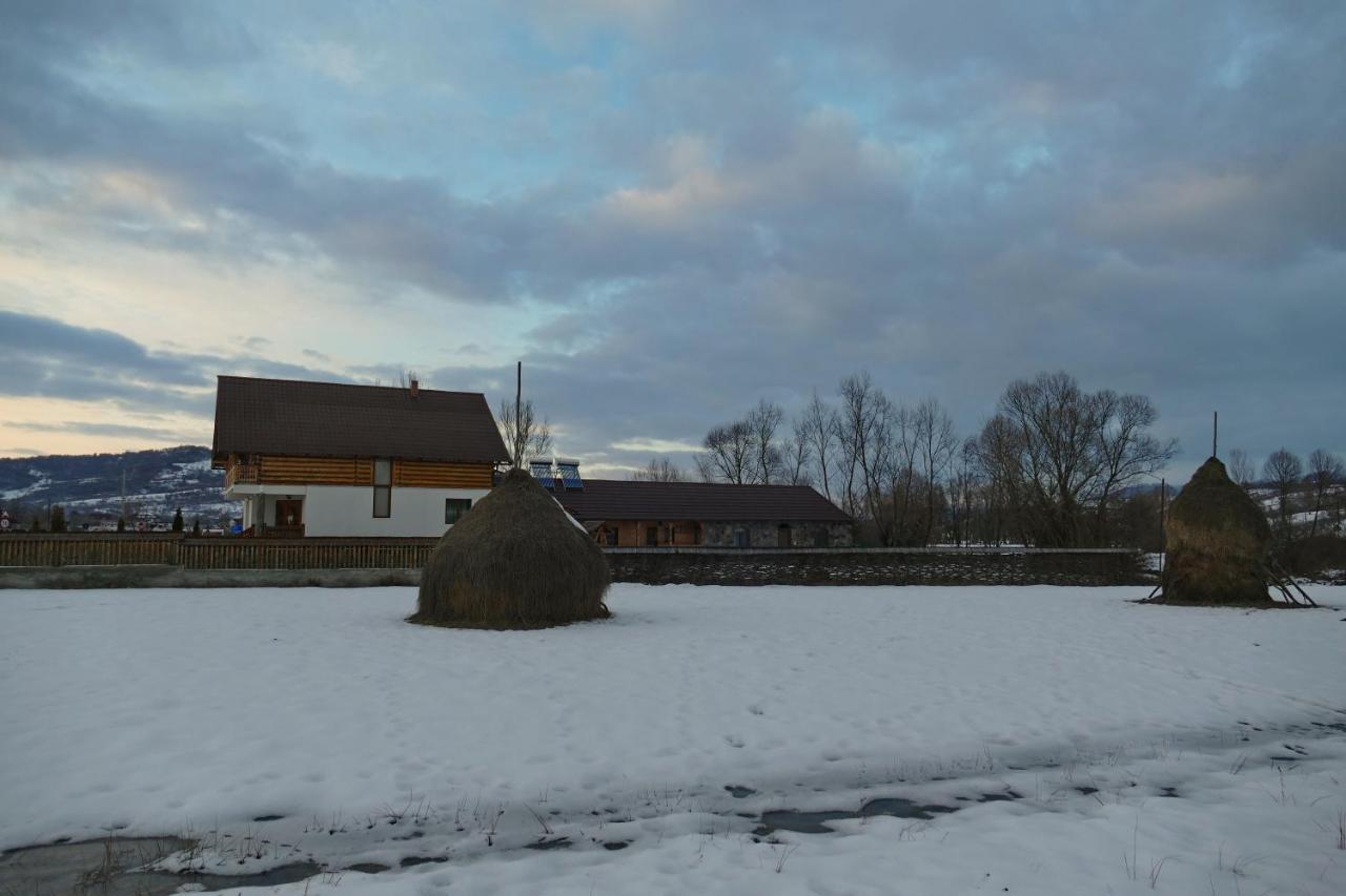 Acasa In Maramures Feresti Luaran gambar