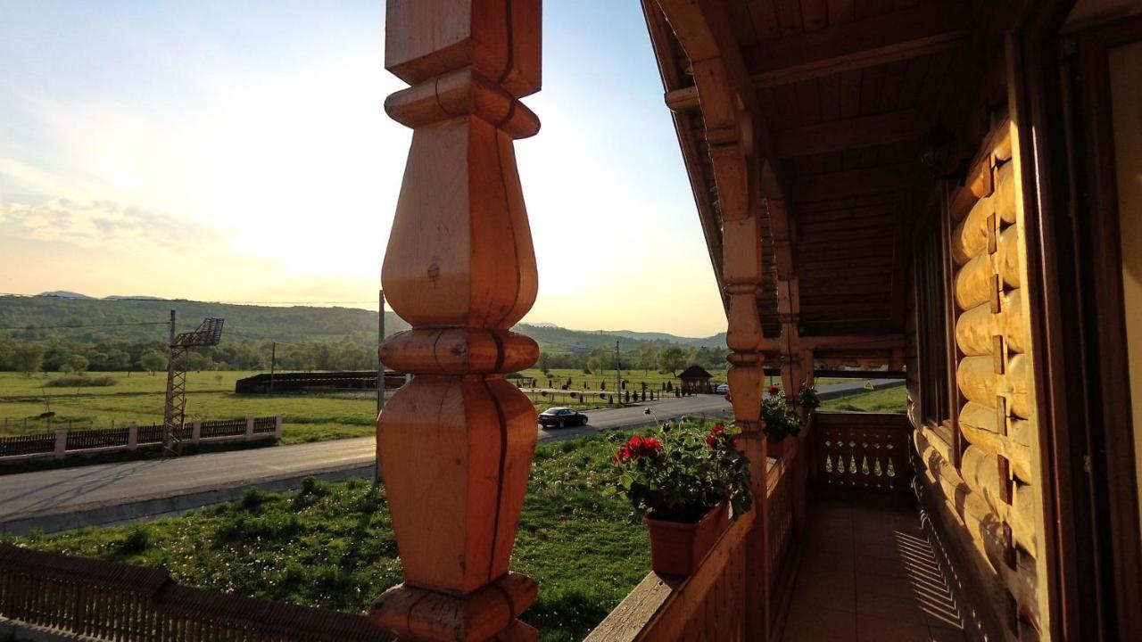 Acasa In Maramures Feresti Luaran gambar