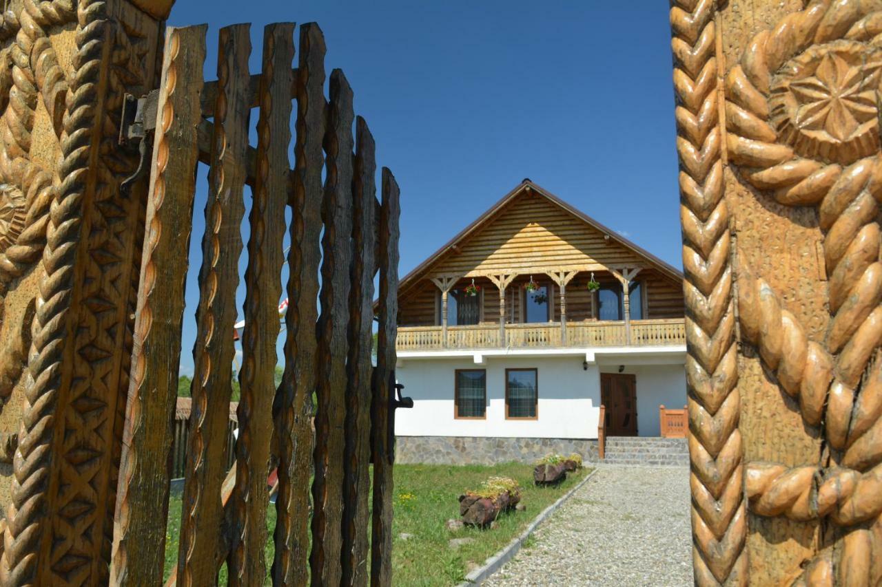 Acasa In Maramures Feresti Luaran gambar